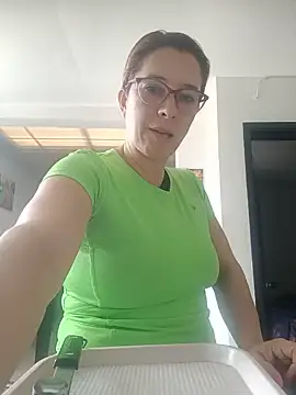 Snapshot of mademonsexy chatting on 05-15-26, 04:58 mademonsexy online show from 05-15-26, 04:58
