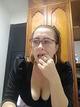 Snapshot of mademonsexy chatting on 06-16-26, 03:31 mademonsexy online show from 06-16-26, 03:31