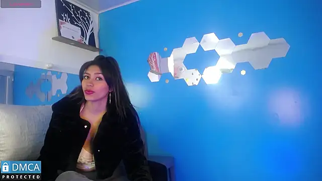 Snapshot of CarolRodriguez_ chatting on 01-24-25, 01:03 CarolRodriguez online show from 01-24-25, 01:03