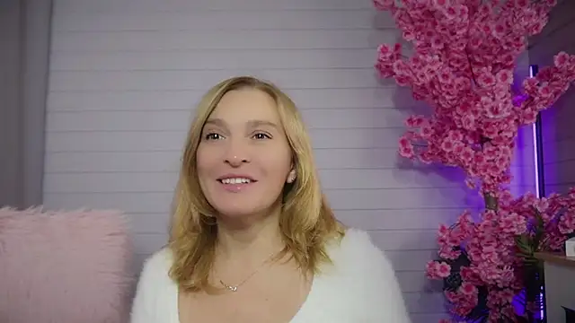 Snapshot of ms_natty chatting on 10-25-25, 12:23 ms natty online show from 10-25-25, 12:23