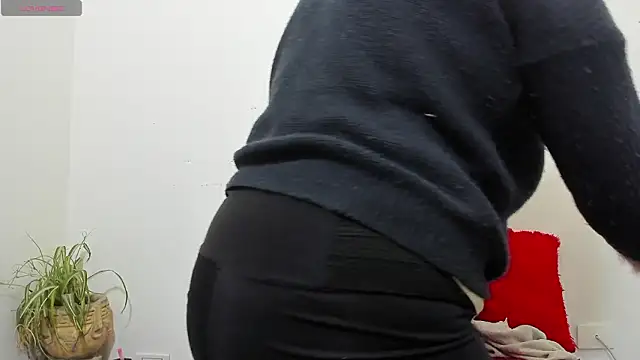 hazel 34 online show from 03-07-26, 08:44