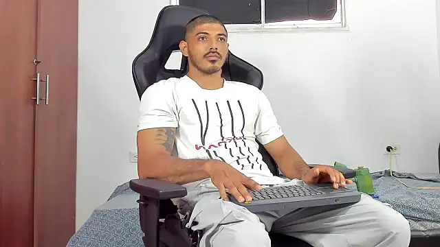 Snapshot of joris_vo chatting on 12-04-24, 03:21 joris vo online show from 12-04-24, 03:21