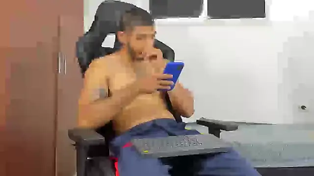 Snapshot of joris_vo chatting on 12-14-24, 04:20 joris vo online show from 12-14-24, 04:20