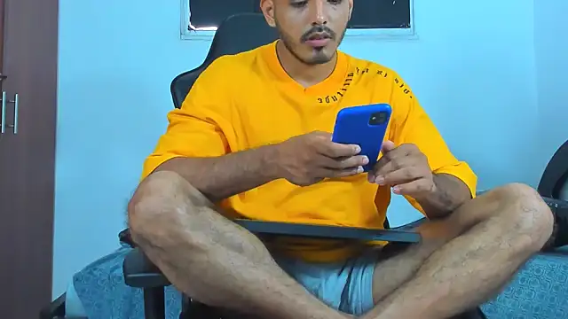 Snapshot of joris_vo chatting on 01-14-25, 03:04 joris vo online show from 01-14-25, 03:04