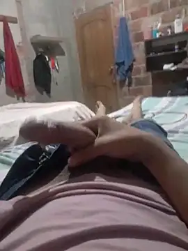 Snapshot of SwiggedThaw chatting on 09-30-25, 09:31 SwiggedThaw online show from 09-30-25, 09:31