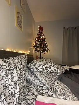 Snapshot of DestineeJayde chatting on 11-30-25, 12:14 DestineeJayde online show from 11-30-25, 12:14