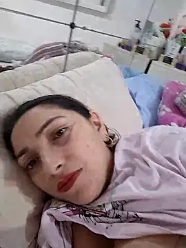 Snapshot of claudia chatting on 04-17-26, 11:08 claudia online show from 04-17-26, 11:08
