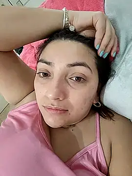 Snapshot of claudia chatting on 04-19-26, 02:33 claudia online show from 04-19-26, 02:33