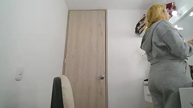 Barbie girl 69 online show from 04-13-26, 12:05