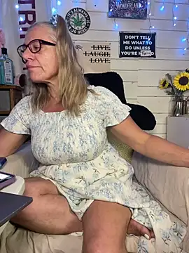 TrenaAnne online show from 05-18-26, 05:52