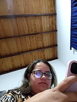 Snapshot of RachellGraham chatting on 10-21-25, 01:01 RachellGraham online show from 10-21-25, 01:01