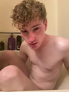 Snapshot of CreamyAustin chatting on 09-22-25, 12:01 CreamyAustin online show from 09-22-25, 12:01