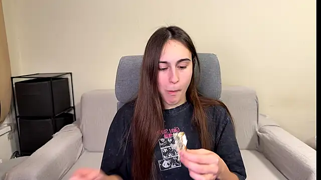 Snapshot of AliceKolltt chatting on 02-08-26, 04:43 AliceKolltt online show from 02-08-26, 04:43