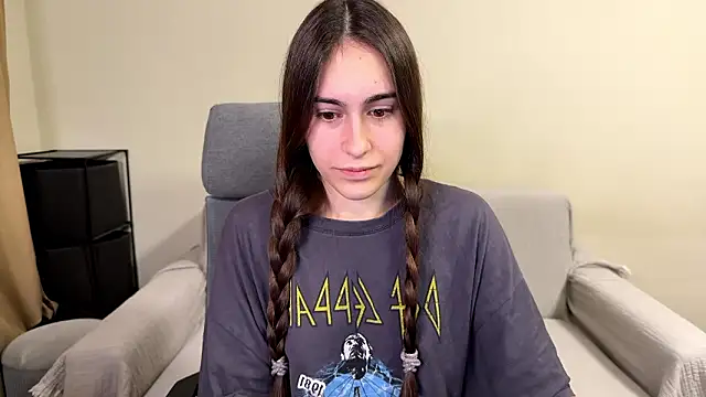 Snapshot of AliceKolltt chatting on 02-13-26, 05:09 AliceKolltt online show from 02-13-26, 05:09