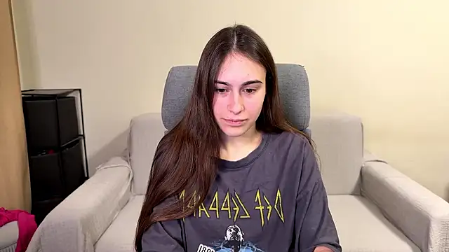 Snapshot of AliceKolltt chatting on 02-17-26, 07:31 AliceKolltt online show from 02-17-26, 07:31