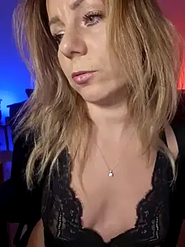 Snapshot of angela_88 chatting on 01-09-25, 07:08 angela 88 online show from 01-09-25, 07:08