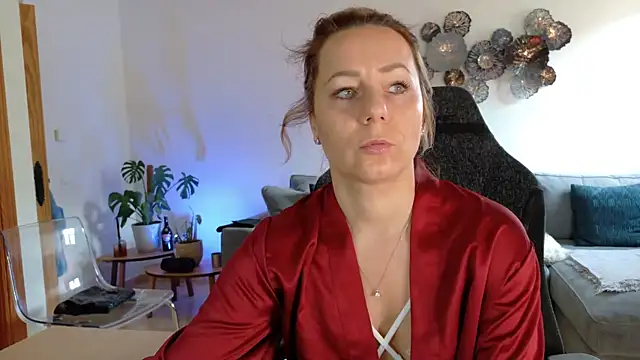 Snapshot of angela_88 chatting on 02-25-25, 09:42 angela 88 online show from 02-25-25, 09:42