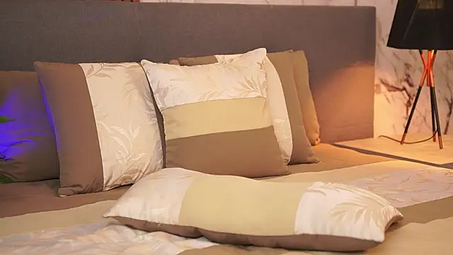 EmaSaenz online show from 01-08-25, 07:45