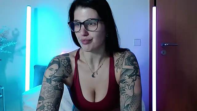 Snapshot of KiraKane1 chatting on 12-20-24, 12:05 KiraKane1 online show from 12-20-24, 12:05