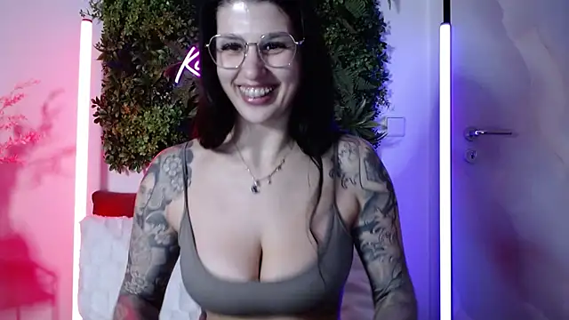 Snapshot of KiraKane1 chatting on 02-02-25, 12:13 KiraKane1 online show from 02-02-25, 12:13