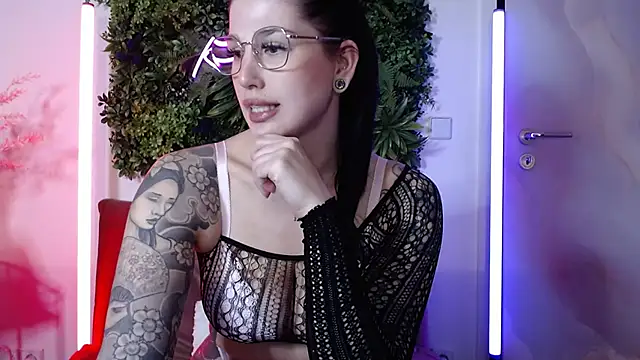 Snapshot of KiraKane1 chatting on 02-05-25, 11:12 KiraKane1 online show from 02-05-25, 11:12
