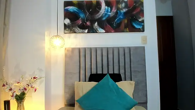 Emilywatsonn online show from 10-15-25, 12:33