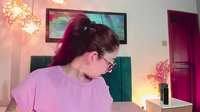 Emilywatsonn online show from 11-15-25, 08:05