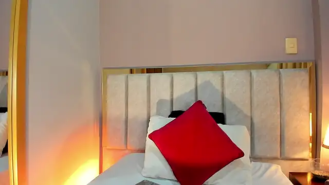 Emilywatsonn online show from 11-21-25, 12:21