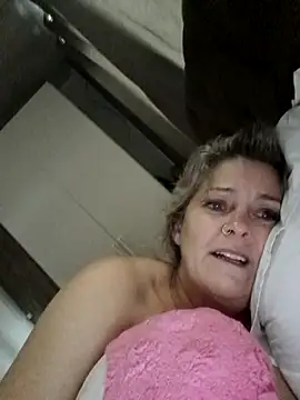 Snapshot of marcialoira chatting on 10-22-25, 11:21 marcialoira online show from 10-22-25, 11:21