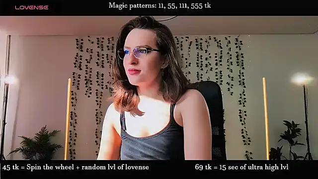 Snapshot of Alicia_x_art chatting on 06-14-26, 03:36 Alicia x art online show from 06-14-26, 03:36