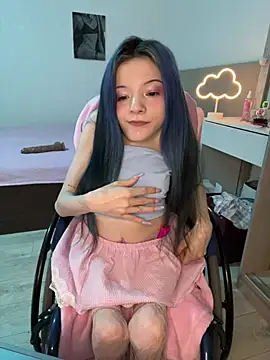MiniSophiaa online show from 06-28-26, 08:42