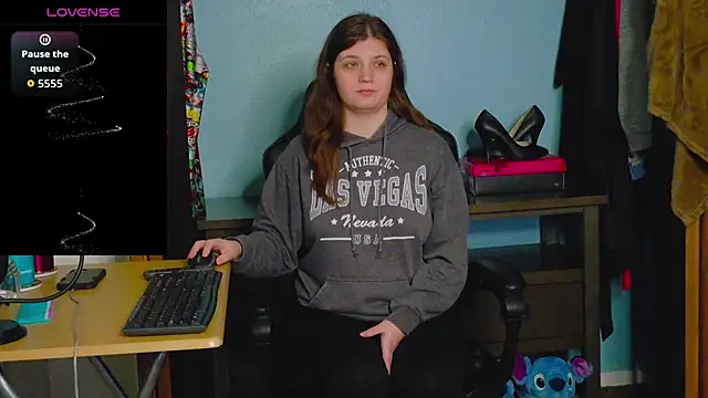 Snapshot of TreeJeanne chatting on 12-16-25, 04:12 TreeJeanne online show from 12-16-25, 04:12