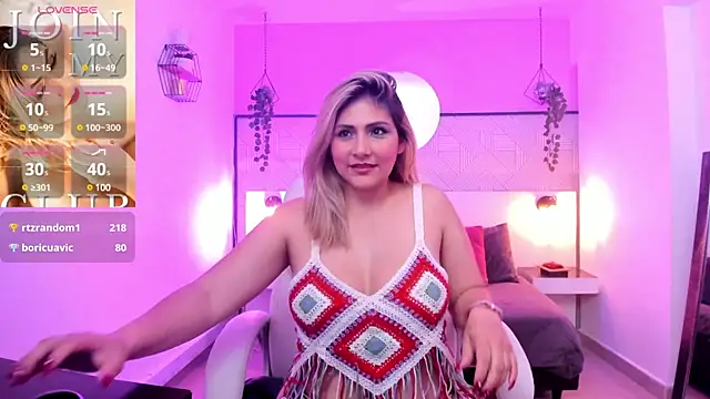 Snapshot of Melanie_silver_ chatting on 02-21-25, 10:48 Melanie silver online show from 02-21-25, 10:48