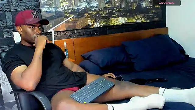 Snapshot of thomas_santtos1 chatting on 02-18-25, 01:11 thomas santtos1 online show from 02-18-25, 01:11