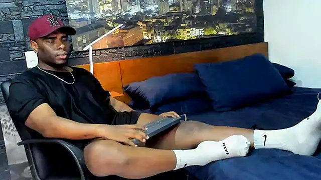 Snapshot of thomas_santtos1 chatting on 03-11-25, 11:48 thomas santtos1 online show from 03-11-25, 11:48