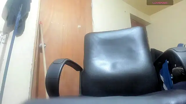 Snapshot of thomas_santtos1 chatting on 06-13-26, 04:32 thomas santtos1 online show from 06-13-26, 04:32