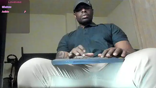 Snapshot of thomas_santtos1 chatting on 07-12-26, 02:52 thomas santtos1 online show from 07-12-26, 02:52
