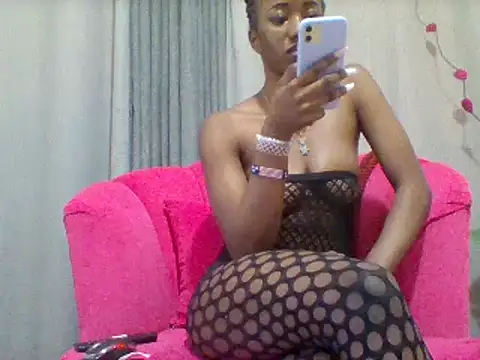 Snapshot of Queeen_model chatting on 01-22-25, 12:06 Queeen model online show from 01-22-25, 12:06