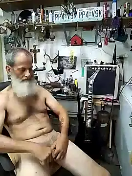 Snapshot of Danialanon chatting on 10-04-25, 04:10 Danialanon online show from 10-04-25, 04:10