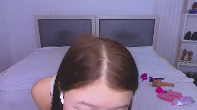 Tina Kim  online show from 01-22-25, 08:07