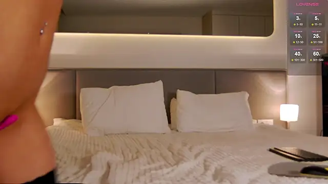 Snapshot of WOW-PeaCH-Girl chatting on 09-10-25, 05:46 WOW-PeaCH-Girl online show from 09-10-25, 05:46