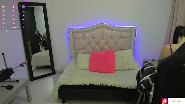 Snapshot of baby_love03 chatting on 10-17-25, 05:54 baby love03 online show from 10-17-25, 05:54