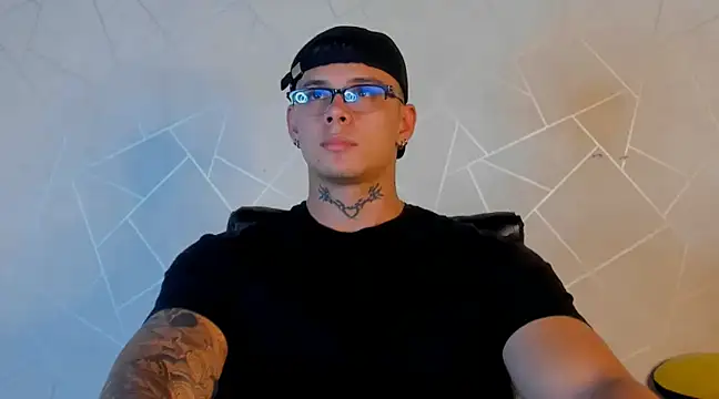 Snapshot of NoahhBrown chatting on 12-30-24, 07:15 NoahhBrown online show from 12-30-24, 07:15