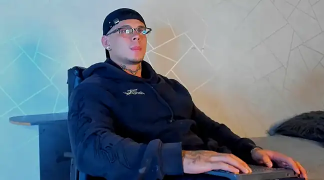 Snapshot of NoahhBrown chatting on 01-18-25, 03:20 NoahhBrown online show from 01-18-25, 03:20