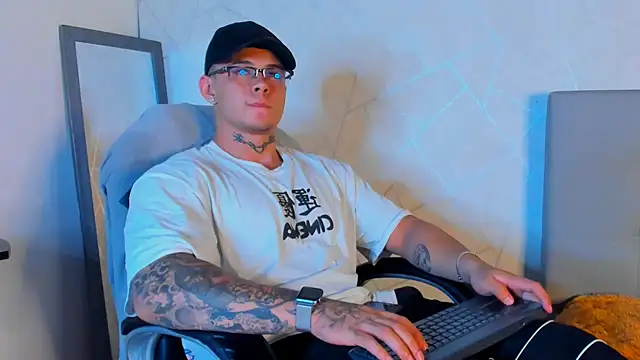 Snapshot of NoahhBrown chatting on 02-05-25, 03:23 NoahhBrown online show from 02-05-25, 03:23