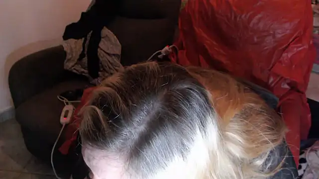 Snapshot of BecciDeluxe chatting on 02-14-25, 12:30 BecciDeluxe online show from 02-14-25, 12:30