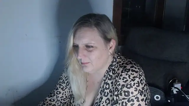 Snapshot of BecciDeluxe chatting on 03-15-25, 01:19 BecciDeluxe online show from 03-15-25, 01:19