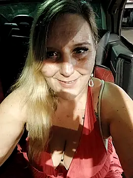 Snapshot of BecciDeluxe chatting on 09-20-25, 08:54 BecciDeluxe online show from 09-20-25, 08:54