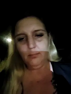 Snapshot of BecciDeluxe chatting on 10-17-25, 08:33 BecciDeluxe online show from 10-17-25, 08:33