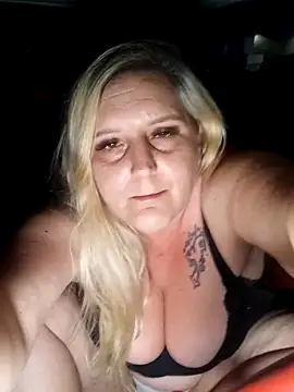 BecciDeluxe online show from 04-22-26, 07:04